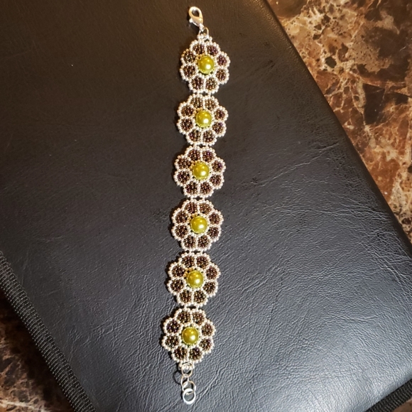 Beaded Bracelets NWOT - Picture 2 of 2